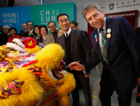 Eye-dotting ceremony by HKU President & Vice-Chancellor Peter Mathieson (right) and Steward of The Hong Kong Jockey Club Mr Michael Lee (2nd right).