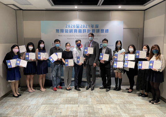 HKU awardees from the Communications and Public Affairs Office, the HKU Libraries, the Faculty of Dentistry, the Faculty of Science and the Equal Opportunity Unit.