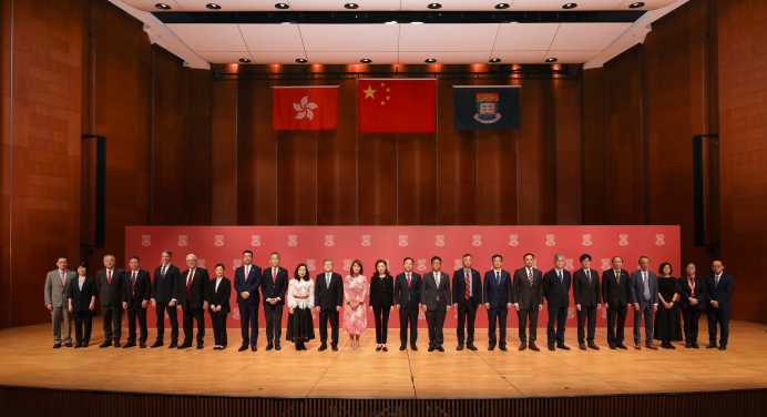 香港大學舉行升旗儀式慶祝中華人民共和國成立七十五周年