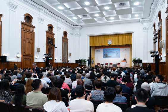 講座於香港大學本部大樓陸佑堂舉行，吸引超過400名行業領袖和卓越學者出席。
  
 